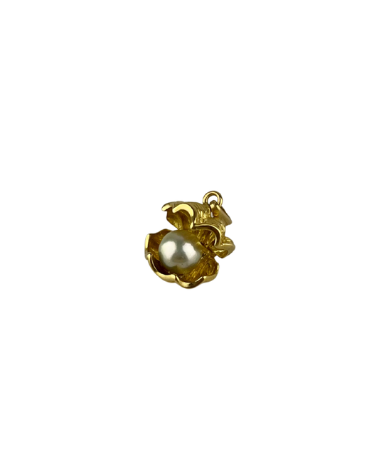 Clam Pendant with Pearl in 9ct Yellow Gold