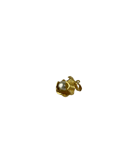 Clam Pendant with Pearl in 9ct Yellow Gold