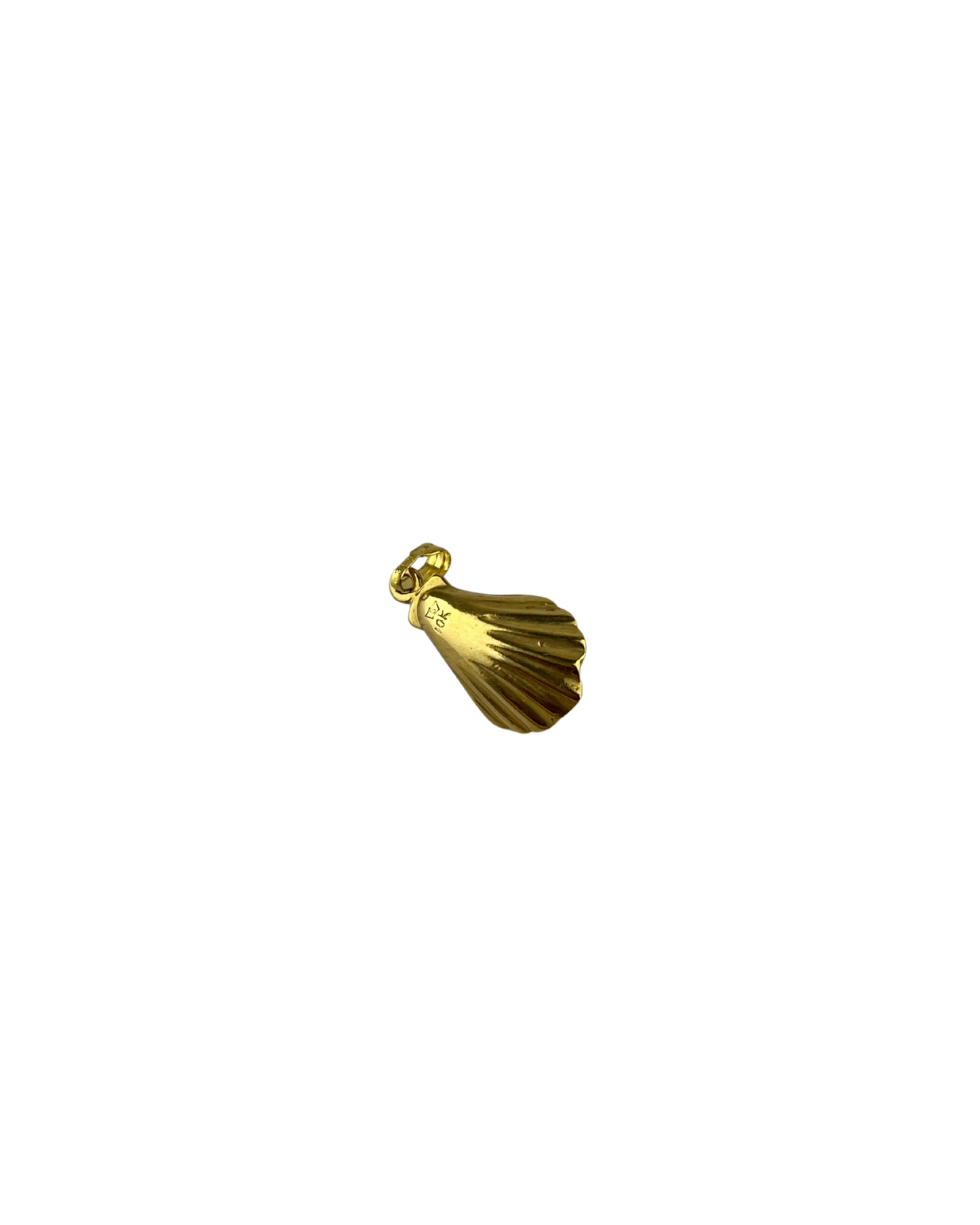 Shell Pendant with Pearl in 10ct Yellow Gold